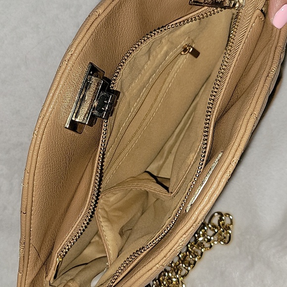 Tan Purse w/zipper - Picture 3 of 3